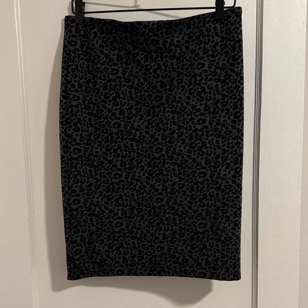 LOFT Black and Gray Animal Print Pencil Skirt